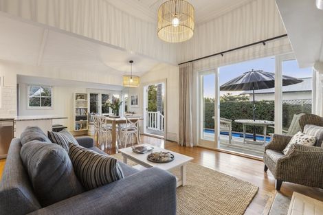 Photo of property in 143 Vauxhall Road, Narrow Neck, Auckland, 0624