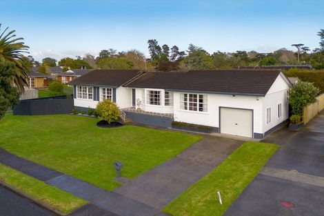 Photo of property in 71 Walworth Avenue, Pakuranga Heights, Auckland, 2010