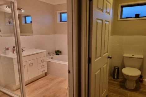 Photo of property in 16 Hoihere Drive, One Tree Point, 0118