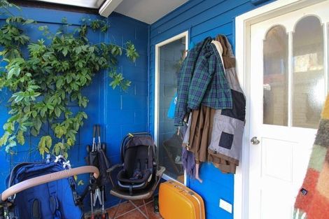 Photo of property in 4/30 Lyall Parade, Lyall Bay, Wellington, 6022