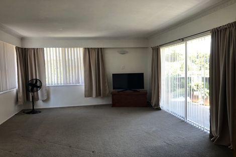 Photo of property in 71 Lynden Avenue, Hillcrest, Auckland, 0627