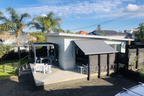 Photo of property in 15 Old Lake Road, Narrow Neck, Auckland, 0624