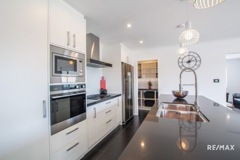 Photo of property in 18 Naeo Close, Papamoa Beach, Papamoa, 3118