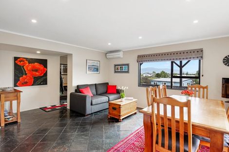 Photo of property in 10 Napier Grove, Waikanae Beach, Waikanae, 5036