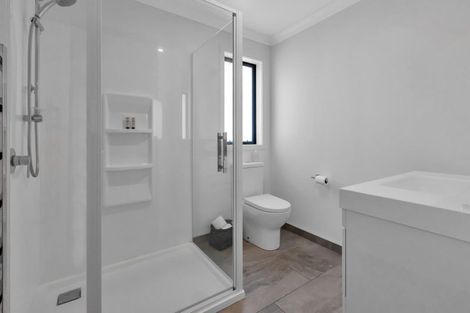 Photo of property in 7 Fred Carr Place, One Tree Point, 0118