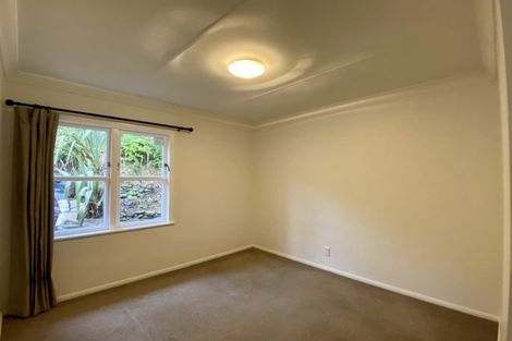 Photo of property in 22 Alder Place, Newlands, Wellington, 6037