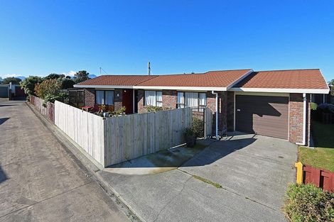 Photo of property in 6 Pohutukawa Drive, Opunake, 4616
