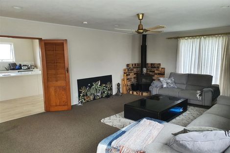 Photo of property in 17 Bodi Place, Te Atatu South, Auckland, 0610