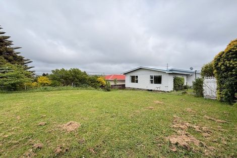 Photo of property in 3 Alder Place, Newlands, Wellington, 6037