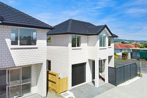 Photo of property in 14a Kirrie Avenue, Te Atatu South, Auckland, 0610