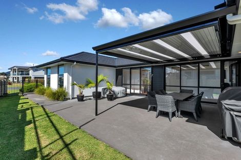 Photo of property in 7 Fred Carr Place, One Tree Point, 0118