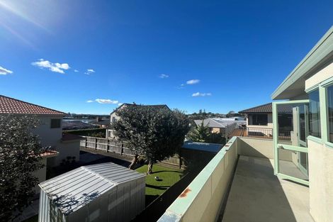 Photo of property in 2/10 Nadine Place, Mangere Bridge, Auckland, 2022