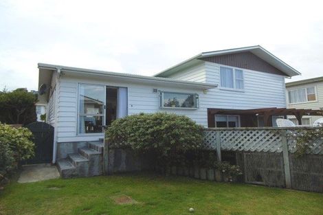 Photo of property in 28 Annan Grove, Papakowhai, Porirua, 5024