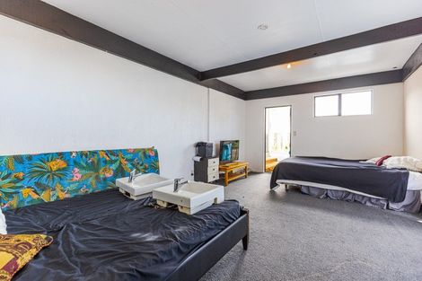 Photo of property in 215 Puriri Street, Castlecliff, Whanganui, 4501