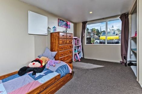 Photo of property in 2/85 Diana Drive, Glenfield, Auckland, 0627