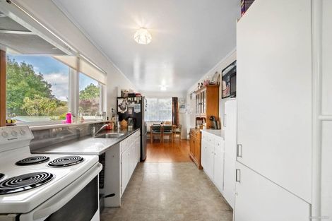 Photo of property in 14 Aplin Place, Birkdale, Auckland, 0626