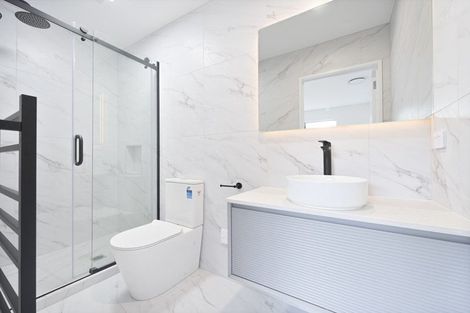 Photo of property in 35 Taipahitini Road, Rosehill, 2113