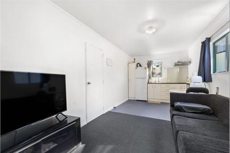 Photo of property in 510a Blockhouse Bay Road, Blockhouse Bay, Auckland, 0600