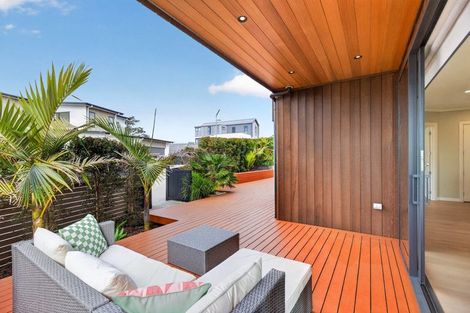Photo of property in 1 Taku Close, Long Bay, Auckland, 0630