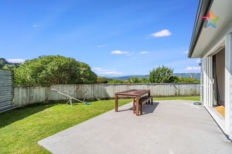 Photo of property in 2 Poto Road, Normandale, Lower Hutt, 5010