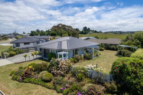 Photo of property in 2 Les Wakefield Road, Mapua, 7005