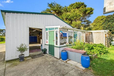 Photo of property in 2257 South Head Road, South Head, Helensville, 0874