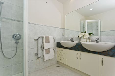 Photo of property in 4d/171 Hurstmere Road, Takapuna, Auckland, 0622