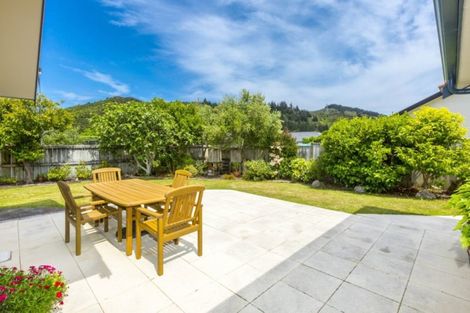 Photo of property in 12 Betty Watt Grove, Riverstone Terraces, Upper Hutt, 5018