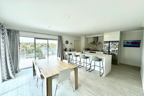 Photo of property in 15 Tuatini Place, Long Bay, Auckland, 0630