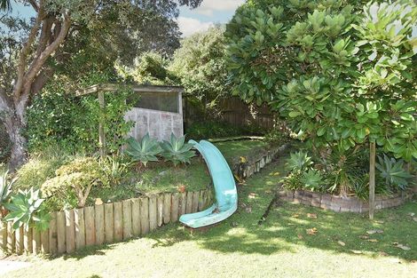 Photo of property in 24 Domain Crescent, Muriwai, Waimauku, 0881