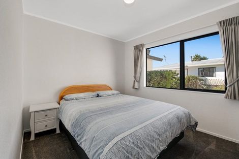 Photo of property in 12 Emery Grove, Bayview, Auckland, 0629