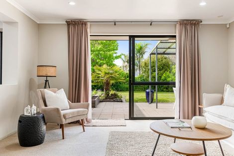 Photo of property in 10 Grassfield Place, Waimauku, 0812