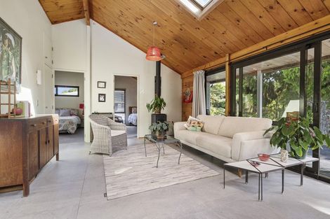 Photo of property in 44 Turanga Road, Henderson Valley, Auckland, 0612