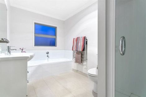 Photo of property in 9a Heathcote Road, Castor Bay, Auckland, 0620