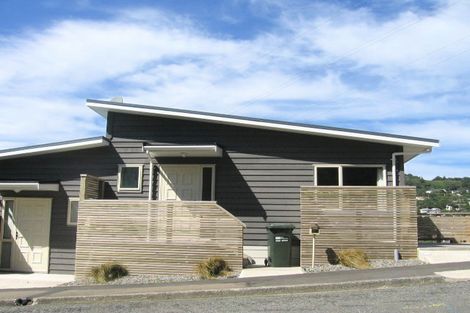 Photo of property in 37 Chartwell Drive, Crofton Downs, Wellington, 6035