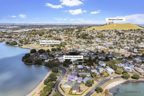 Photo of property in 2/30 Kiwi Esplanade, Mangere Bridge, Auckland, 2022