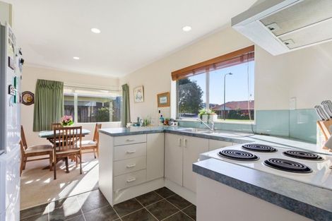 Photo of property in 8 Webb Place, Papamoa Beach, Papamoa, 3118