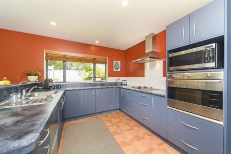 Photo of property in 11 Ruapehu Drive, Fitzherbert, Palmerston North, 4410