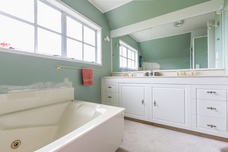 Photo of property in 12 Ewan Place, Taradale, Napier, 4112