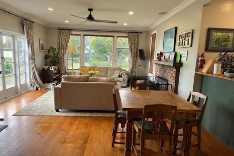 Photo of property in 122 Koutu Road, Kawaha Point, Rotorua, 3010