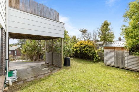 Photo of property in 2/10 Mahara Avenue, Birkenhead, Auckland, 0626