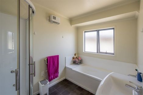 Photo of property in 6 Karlos Lane, Levin, 5510