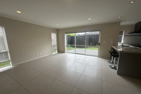 Photo of property in 4 Lorenzo Way, Flat Bush, Auckland, 2016
