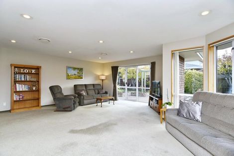Photo of property in 31 Creese Place, Redwood, Christchurch, 8051