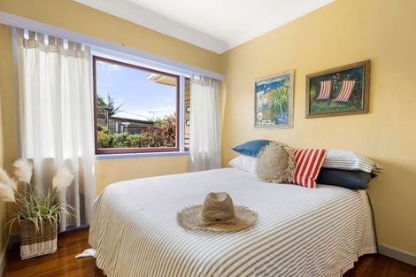 Photo of property in 19a Old Lake Road, Narrow Neck, Auckland, 0624