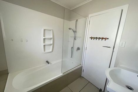 Photo of property in 27 Youngs Road, Papakura, 2110