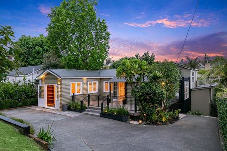 Photo of property in 7 Tipau Street, Torbay, Auckland, 0630