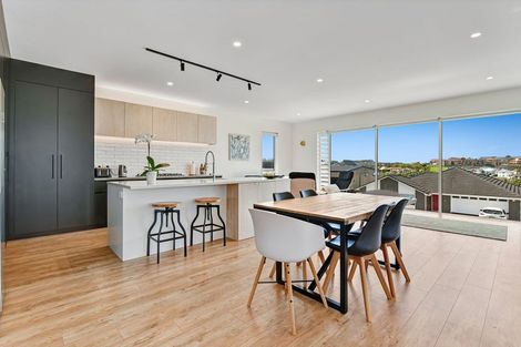 Photo of property in 17 Resolution Drive, Gulf Harbour, Whangaparaoa, 0930