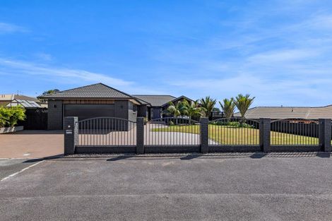 Photo of property in 17 Chatswood Grove, Fitzroy, New Plymouth, 4312