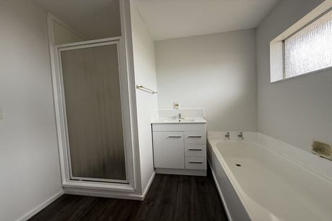 Photo of property in 91 Triangle Road, Massey, Auckland, 0614